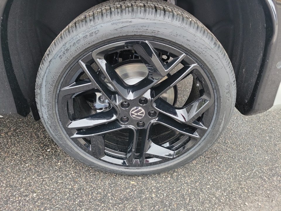 3VVGR7RM5TM055968 2026 Volkswagen Tiguan SE R-Line Black