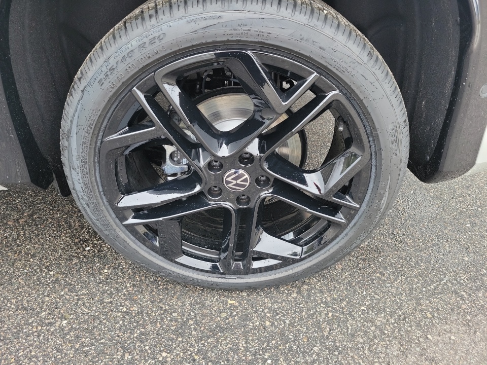 3VVGR7RM5TM055968 2026 Volkswagen Tiguan SE R-Line Black