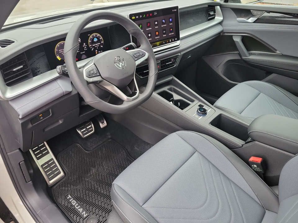 3VVGR7RM5TM055968 2026 Volkswagen Tiguan SE R-Line Black