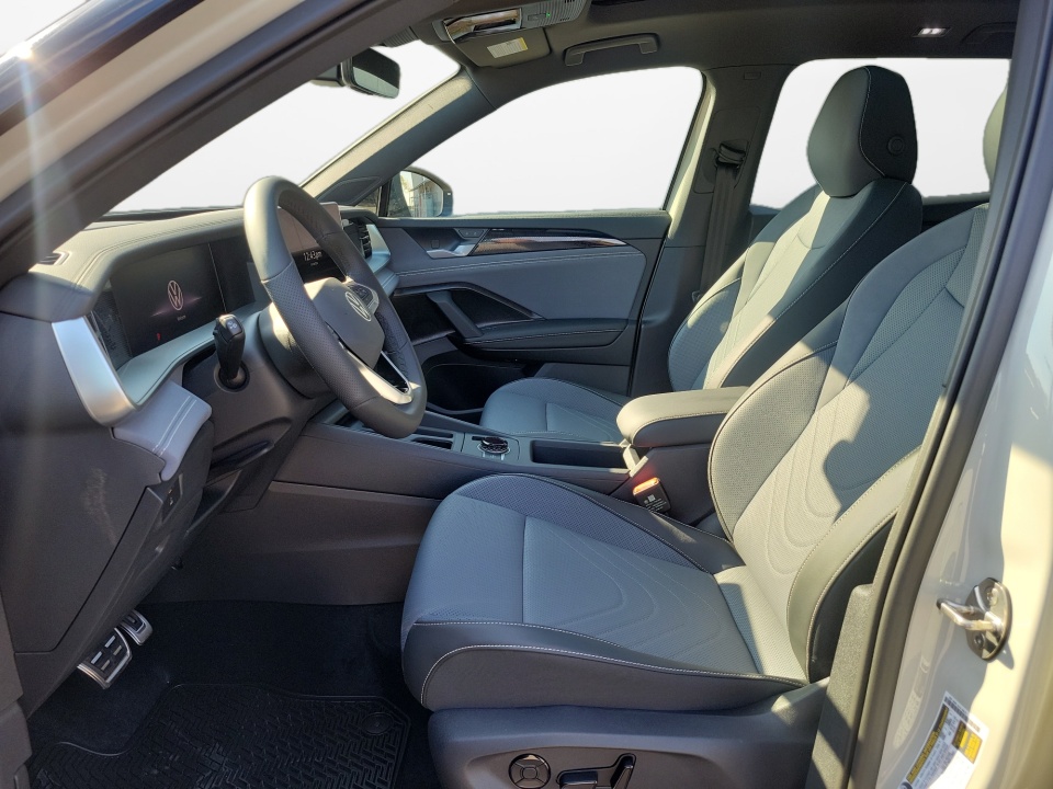 3VVGR7RM6TM037625 2026 Volkswagen Tiguan SE R-Line Black