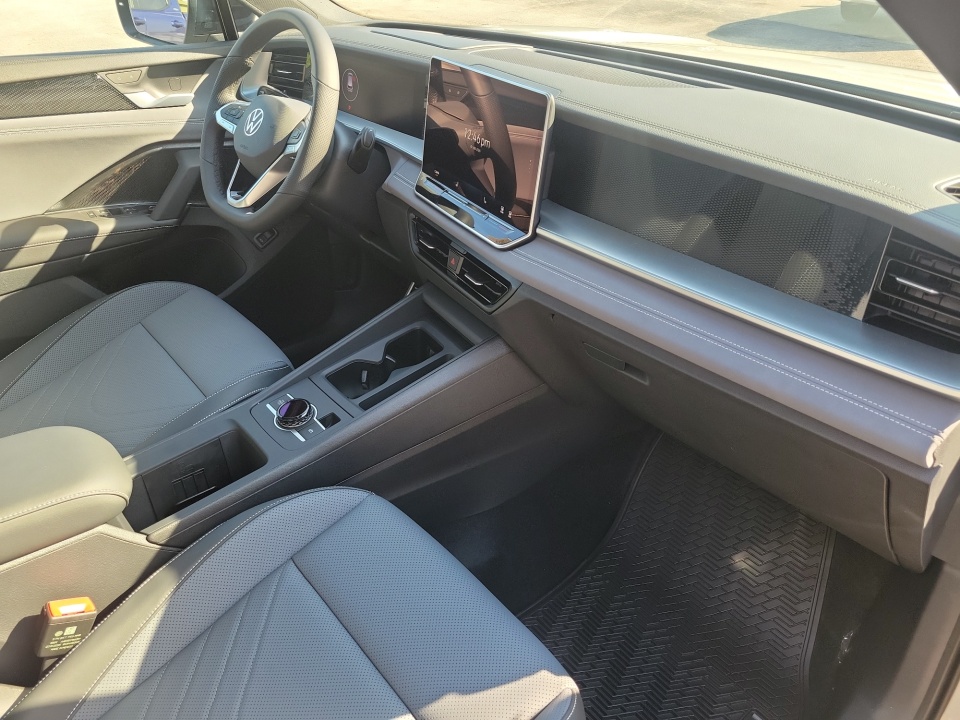 3VVGR7RM6TM037625 2026 Volkswagen Tiguan SE R-Line Black