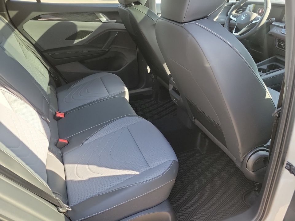 3VVGR7RM6TM037625 2026 Volkswagen Tiguan SE R-Line Black