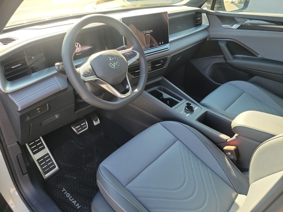 3VVGR7RM6TM037625 2026 Volkswagen Tiguan SE R-Line Black