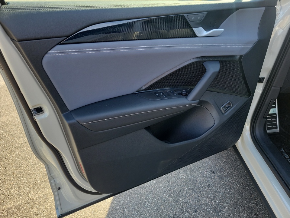 3VVGR7RM6TM037625 2026 Volkswagen Tiguan SE R-Line Black