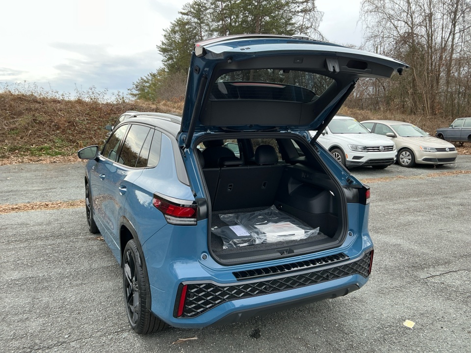 3VVGR7RM7TM036788 2026 Volkswagen Tiguan SE R-Line Black