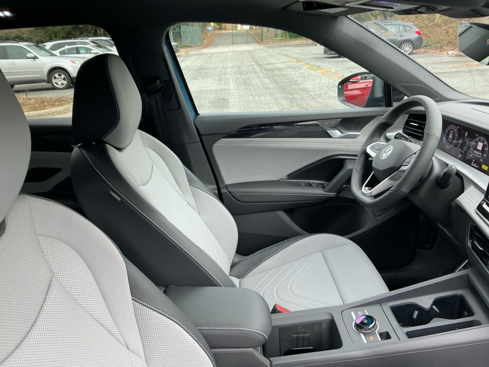 3VVGR7RM7TM036788 2026 Volkswagen Tiguan SE R-Line Black