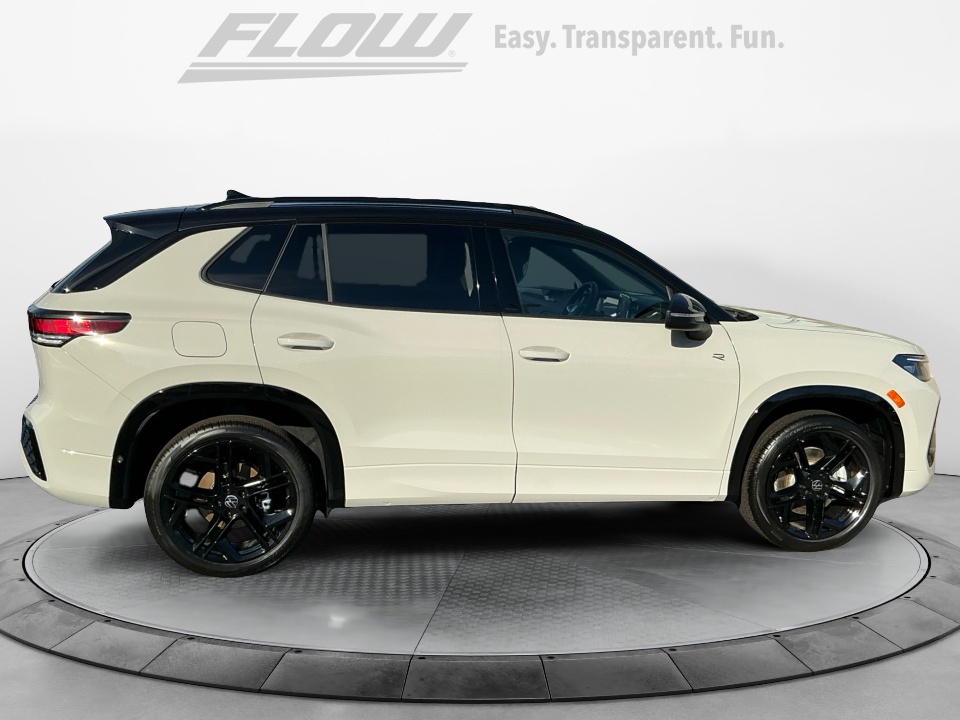 3VVGR7RM7TM037097 2026 Volkswagen Tiguan SE R-Line Black