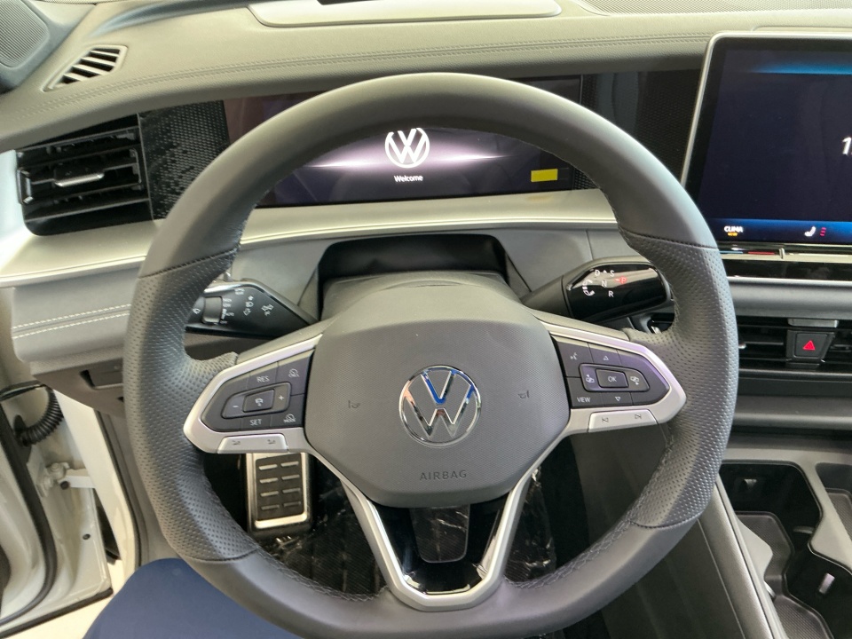 3VVGR7RM7TM037097 2026 Volkswagen Tiguan SE R-Line Black