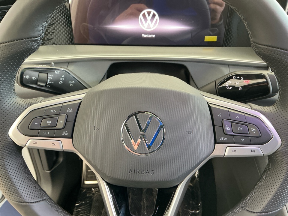 3VVGR7RM7TM037097 2026 Volkswagen Tiguan SE R-Line Black