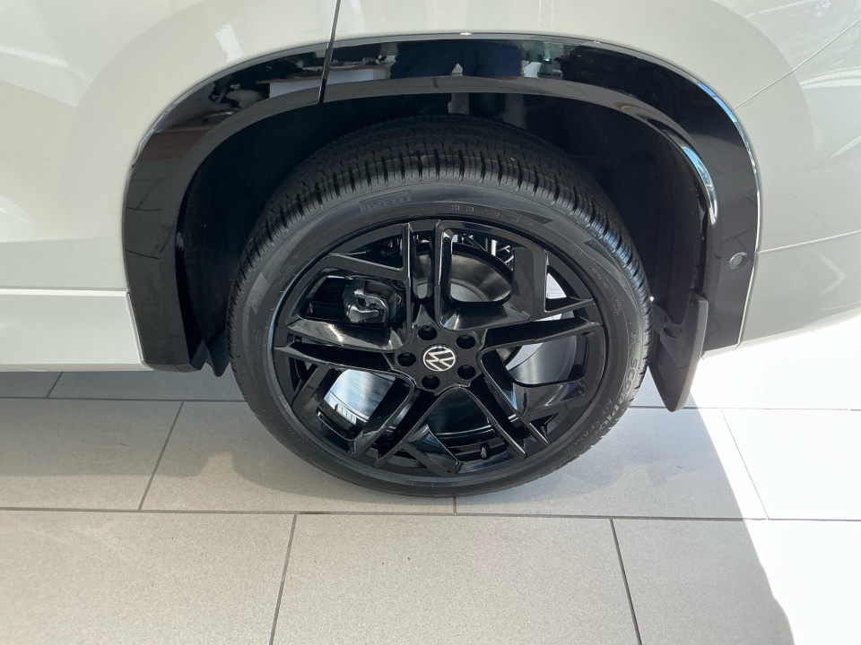 3VVGR7RM7TM037097 2026 Volkswagen Tiguan SE R-Line Black