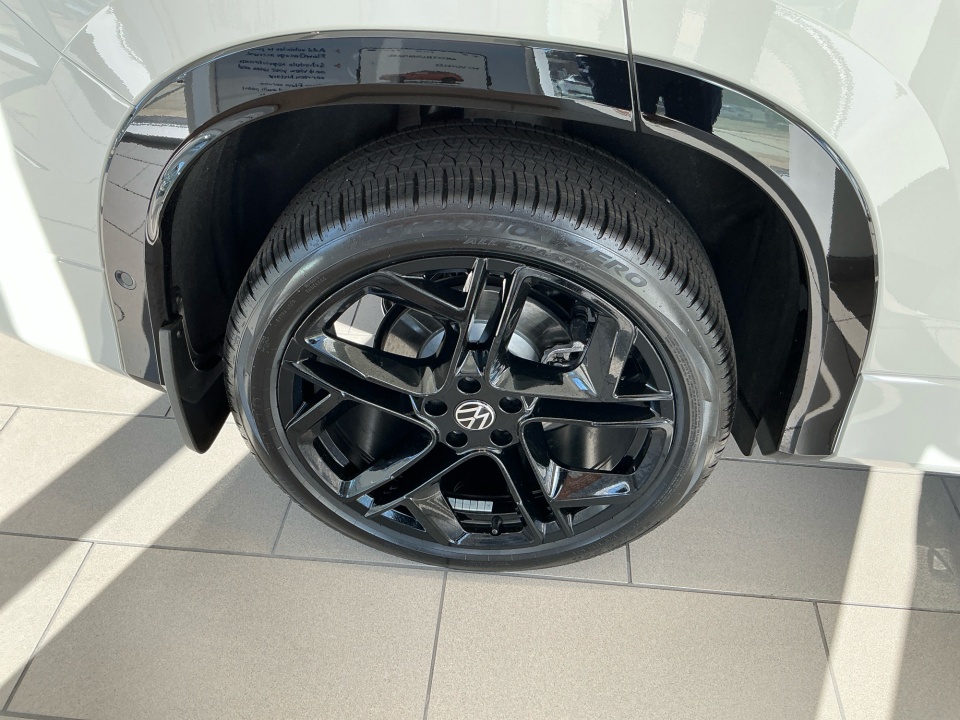 3VVGR7RM7TM037097 2026 Volkswagen Tiguan SE R-Line Black