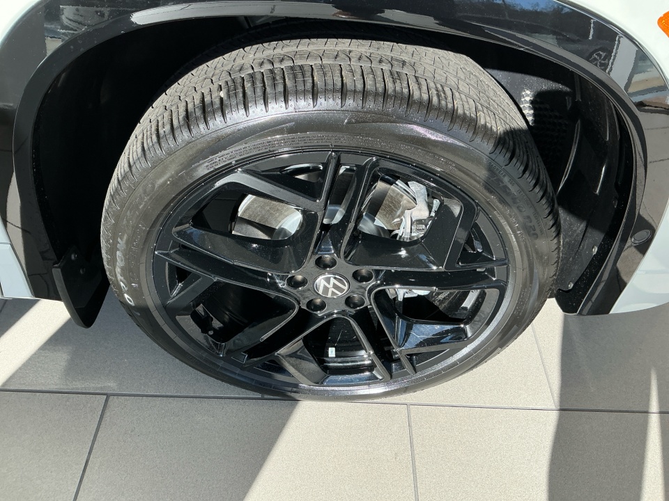 3VVGR7RM7TM037097 2026 Volkswagen Tiguan SE R-Line Black