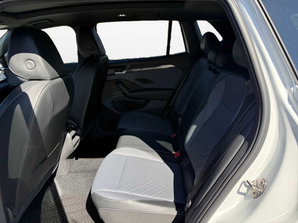 3VVGR7RM7TM069645 2026 Volkswagen Tiguan SE R-Line Black