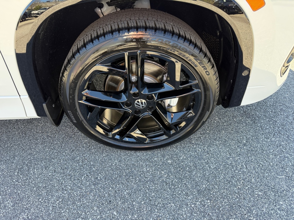 3VVGR7RM7TM069645 2026 Volkswagen Tiguan SE R-Line Black