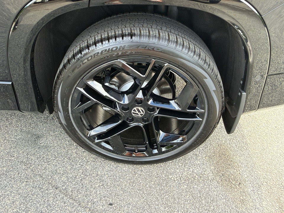 3VVGR7RM8TM099494 2026 Volkswagen Tiguan SE R-Line Black