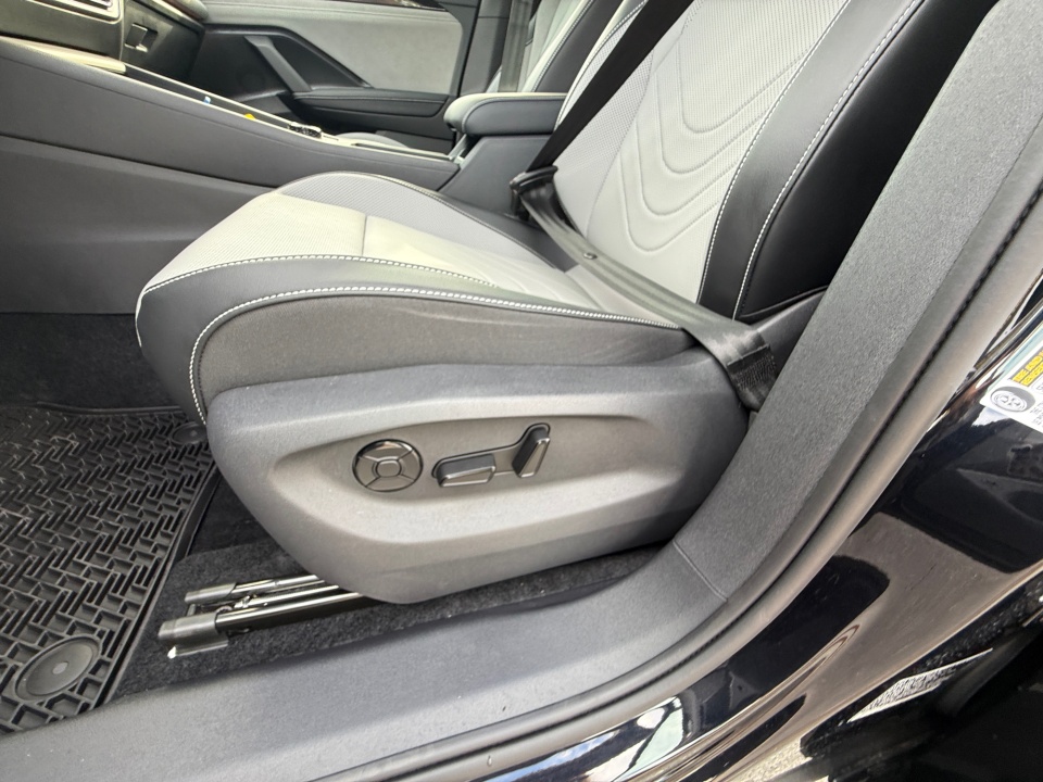 3VVGR7RM8TM099494 2026 Volkswagen Tiguan SE R-Line Black