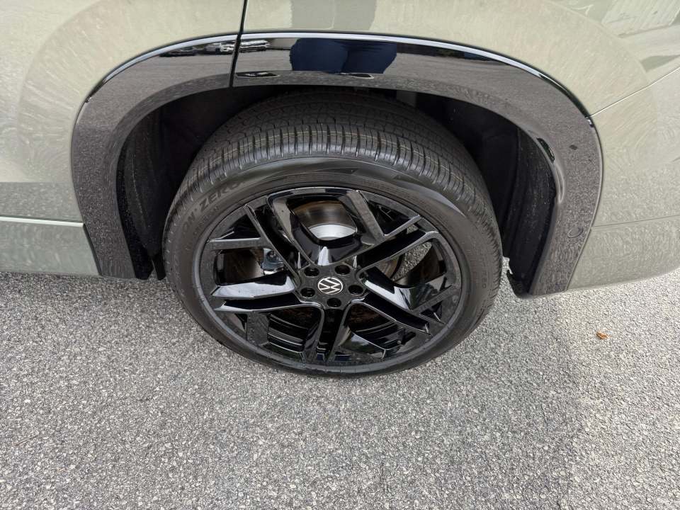 3VVGR7RM8TM131537 2026 Volkswagen Tiguan SE R-Line Black