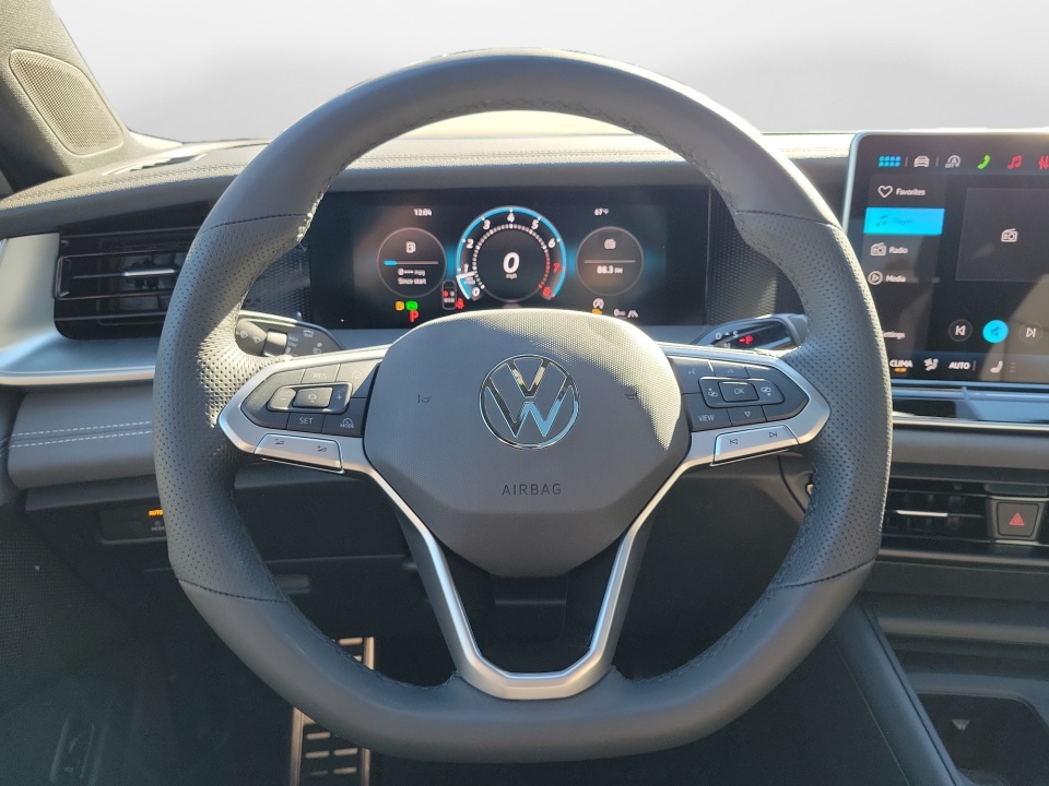 3VVGR7RM9TM037246 2026 Volkswagen Tiguan SE R-Line Black