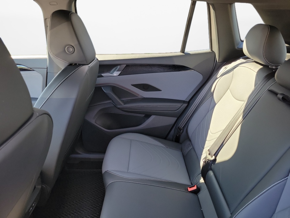 3VVGR7RM9TM037246 2026 Volkswagen Tiguan SE R-Line Black