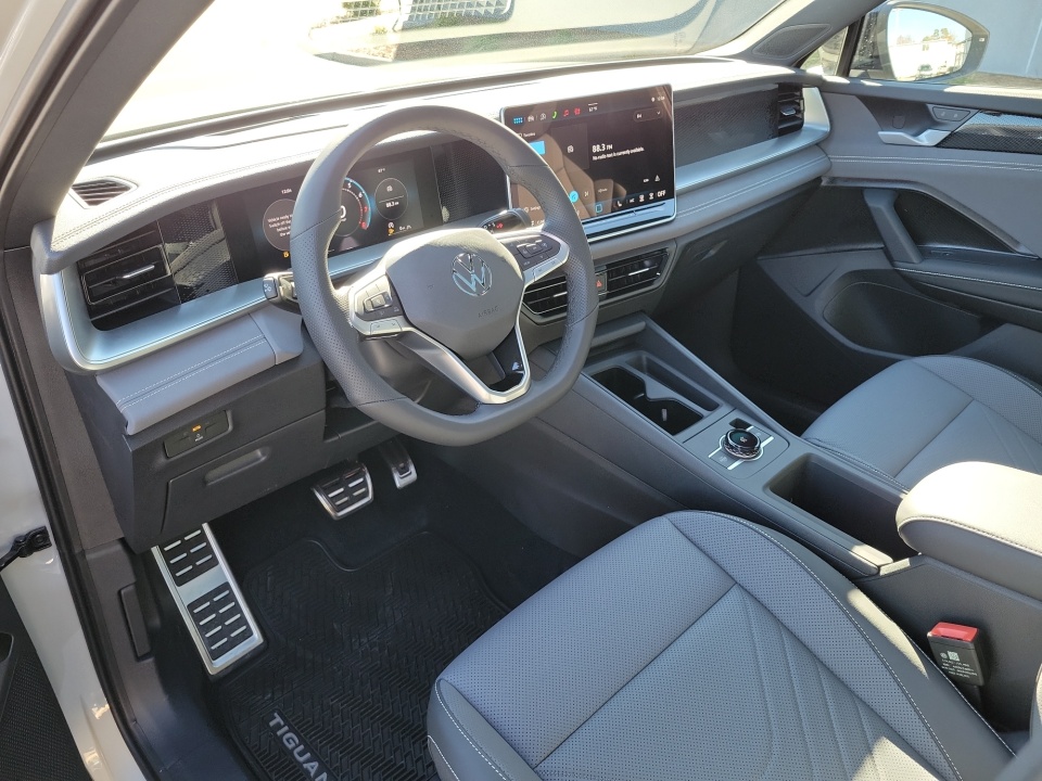 3VVGR7RM9TM037246 2026 Volkswagen Tiguan SE R-Line Black