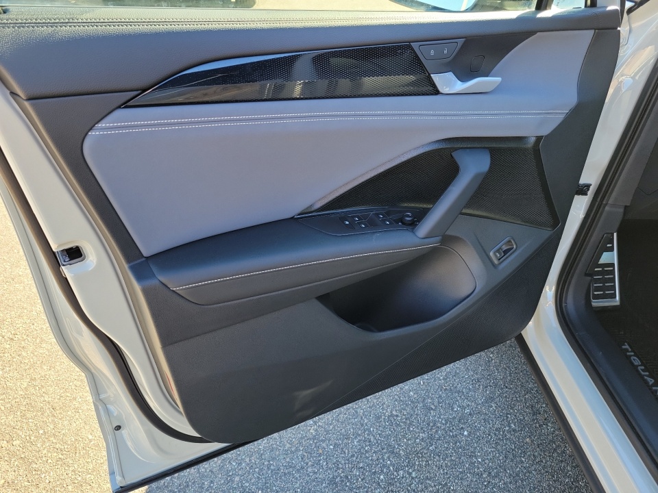 3VVGR7RM9TM037246 2026 Volkswagen Tiguan SE R-Line Black