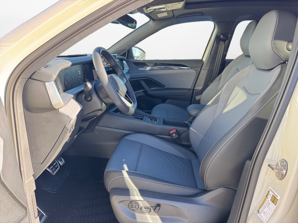 3VVGR7RM9TM040924 2026 Volkswagen Tiguan SE R-Line Black