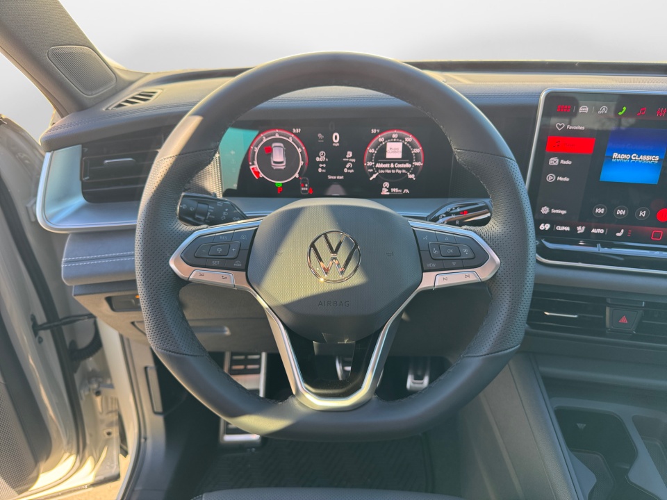 3VVGR7RM9TM040924 2026 Volkswagen Tiguan SE R-Line Black