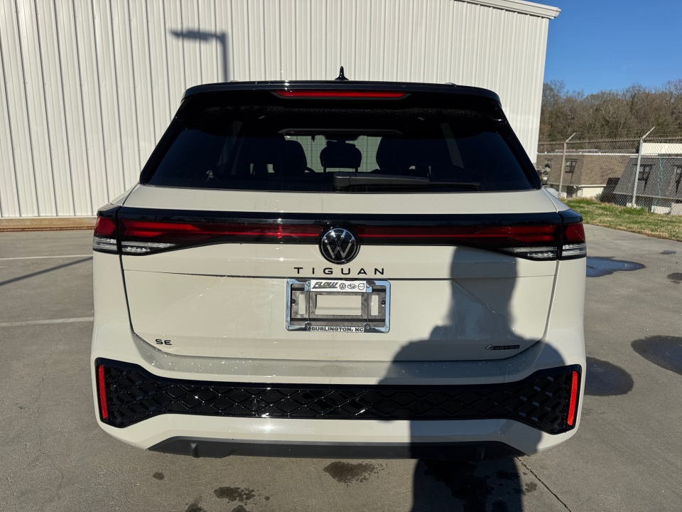 3VVGR7RM9TM040924 2026 Volkswagen Tiguan SE R-Line Black