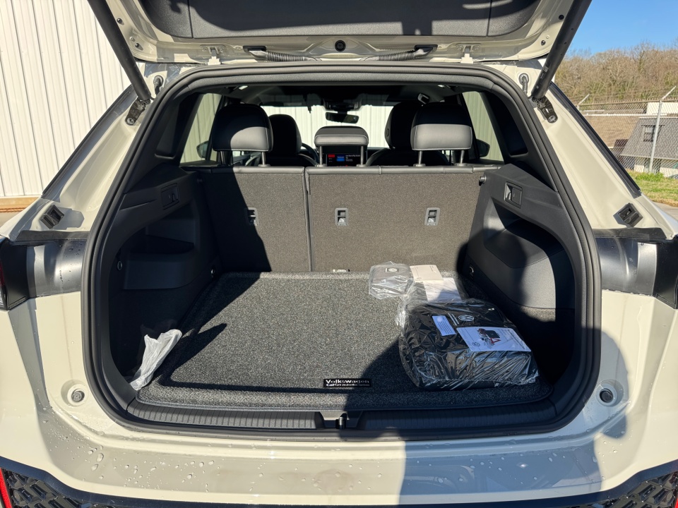 3VVGR7RM9TM040924 2026 Volkswagen Tiguan SE R-Line Black