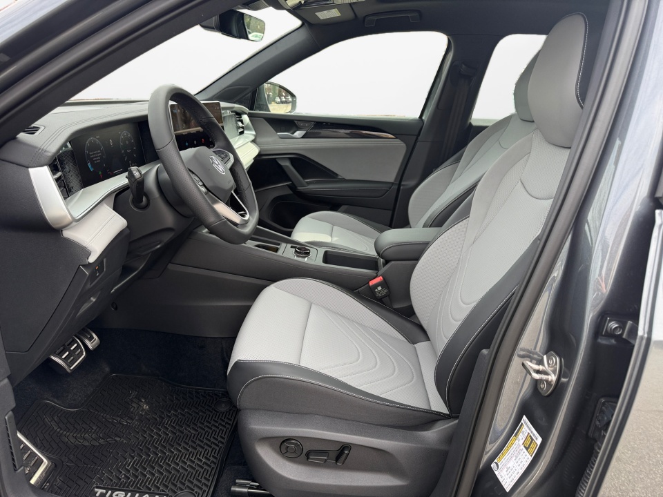 3VVGR7RM9TM056184 2026 Volkswagen Tiguan SE R-Line Black