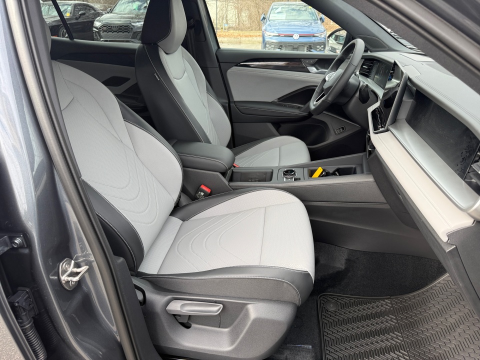 3VVGR7RM9TM056184 2026 Volkswagen Tiguan SE R-Line Black