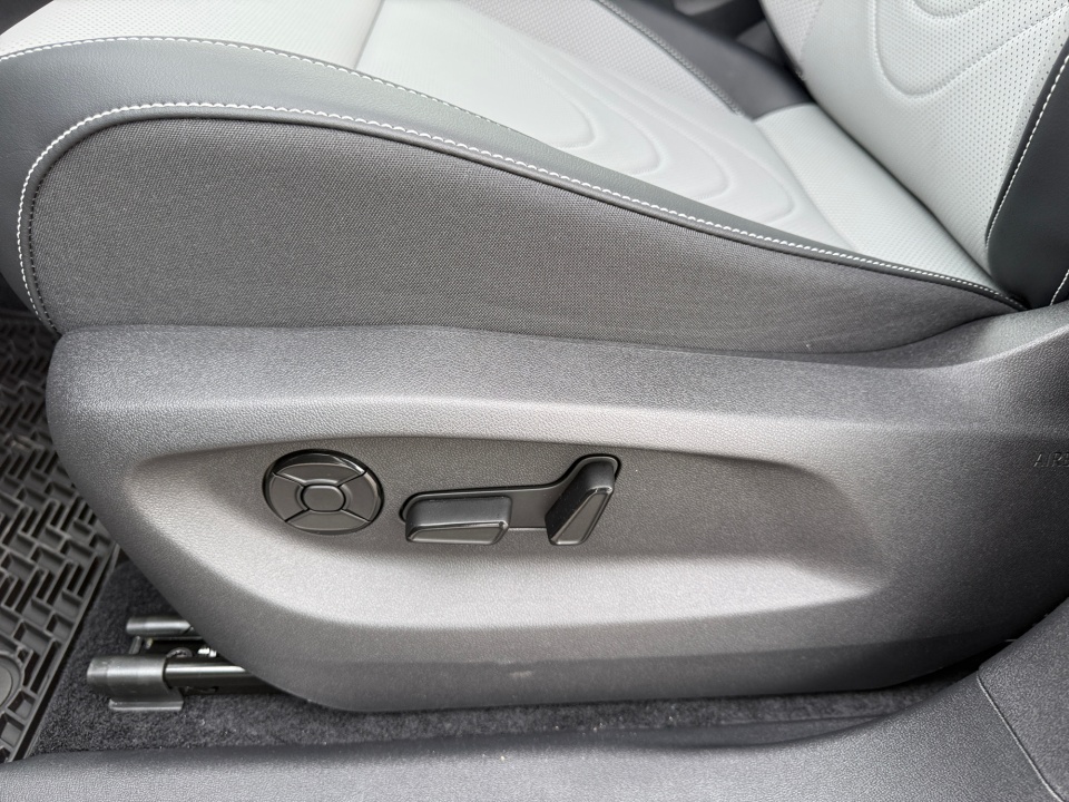 3VVGR7RM9TM056184 2026 Volkswagen Tiguan SE R-Line Black