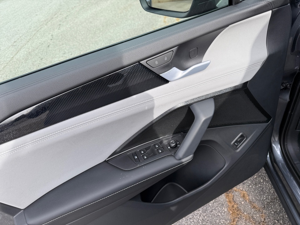 3VVGR7RM9TM056184 2026 Volkswagen Tiguan SE R-Line Black