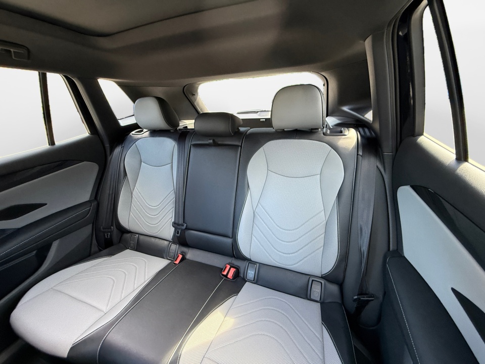 3VVGR7RMXTM001971 2026 Volkswagen Tiguan SE R-Line Black