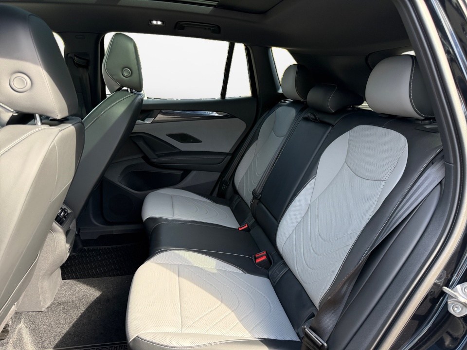 3VVGR7RMXTM001971 2026 Volkswagen Tiguan SE R-Line Black