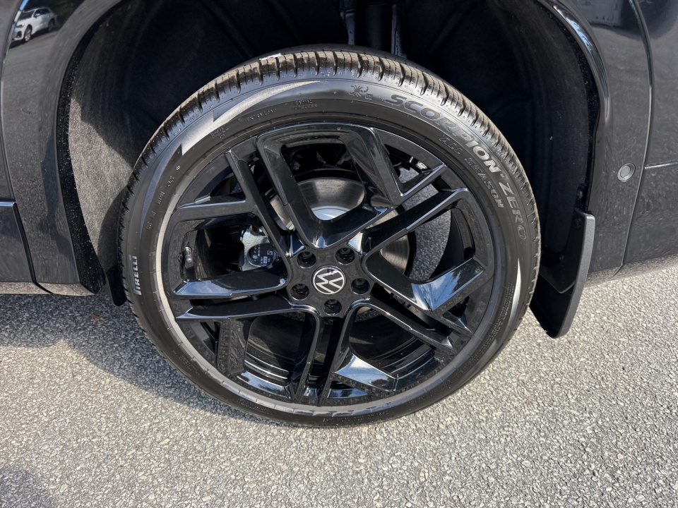 3VVGR7RMXTM001971 2026 Volkswagen Tiguan SE R-Line Black