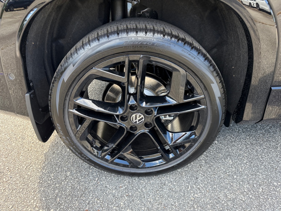 3VVGR7RMXTM001971 2026 Volkswagen Tiguan SE R-Line Black