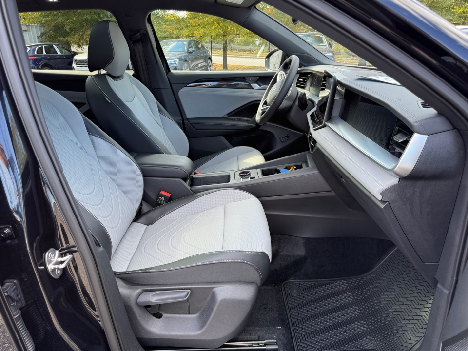 3VVGR7RMXTM001971 2026 Volkswagen Tiguan SE R-Line Black