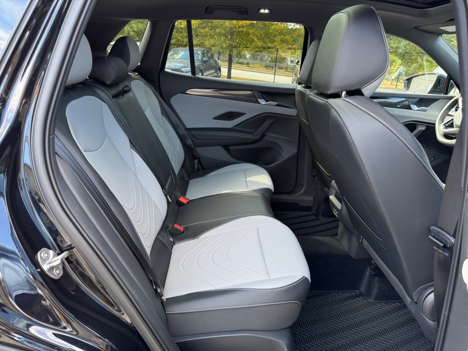 3VVGR7RMXTM001971 2026 Volkswagen Tiguan SE R-Line Black