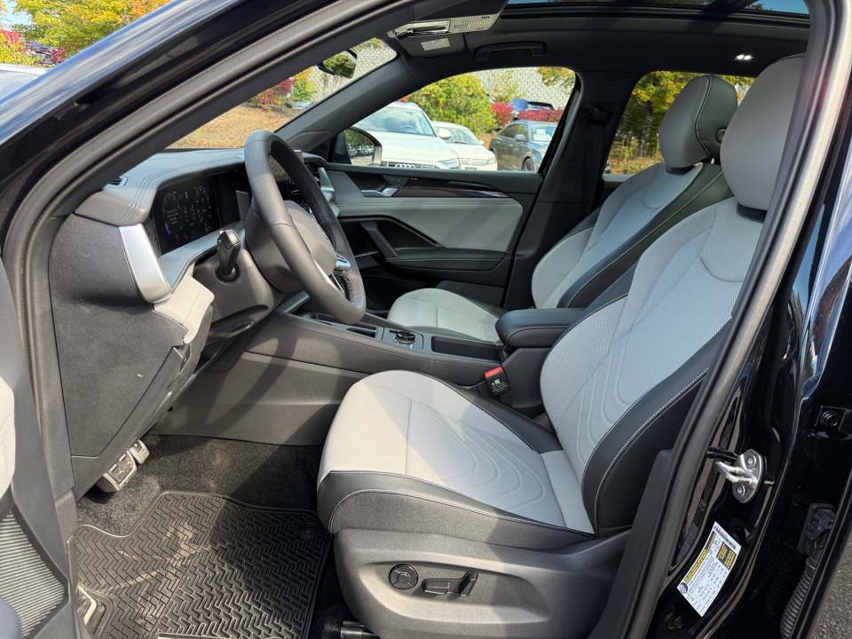 3VVGR7RMXTM001971 2026 Volkswagen Tiguan SE R-Line Black