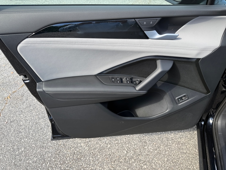 3VVGR7RMXTM001971 2026 Volkswagen Tiguan SE R-Line Black