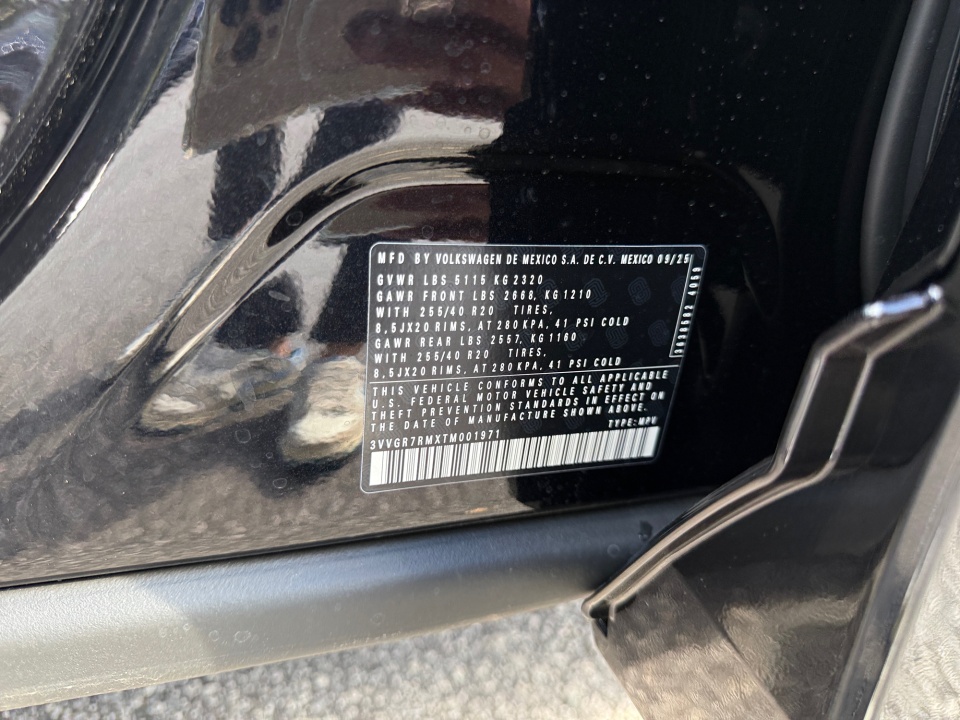 3VVGR7RMXTM001971 2026 Volkswagen Tiguan SE R-Line Black