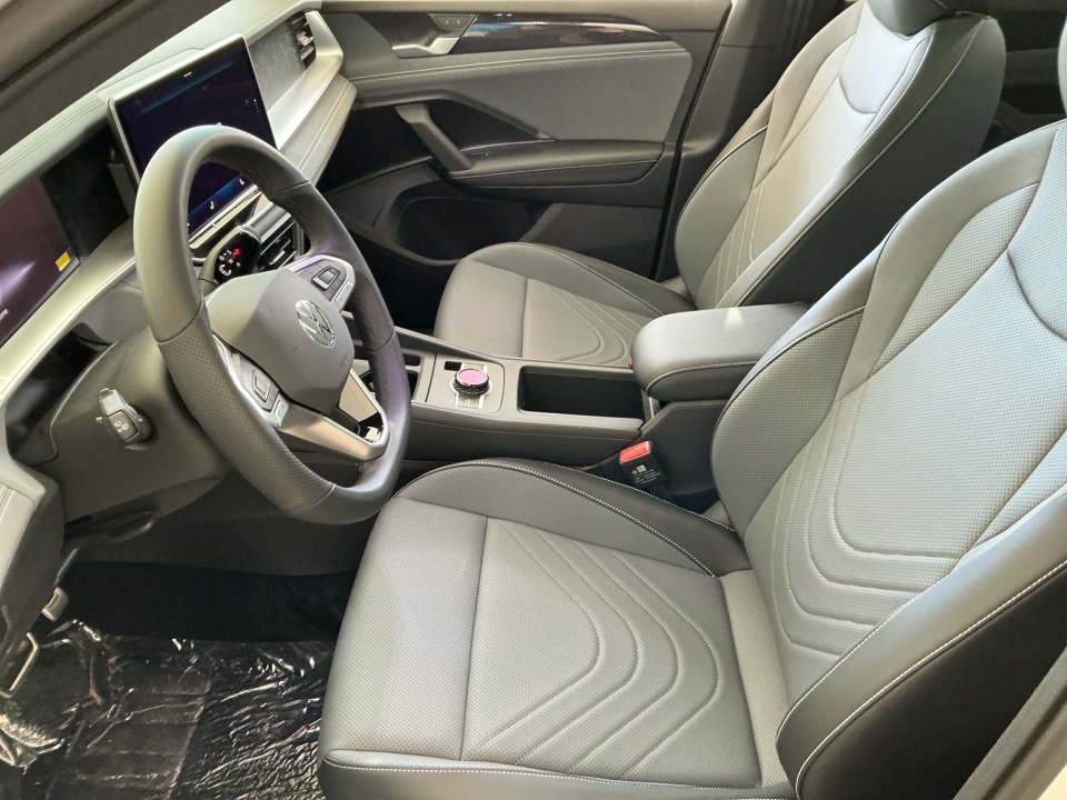 3VVGR7RMXTM027549 2026 Volkswagen Tiguan SE R-Line Black