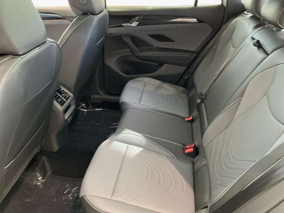 3VVGR7RMXTM027549 2026 Volkswagen Tiguan SE R-Line Black