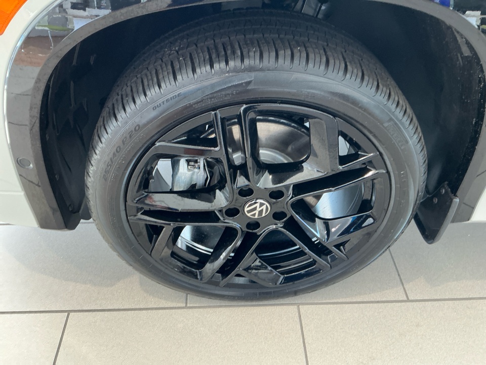 3VVGR7RMXTM027549 2026 Volkswagen Tiguan SE R-Line Black