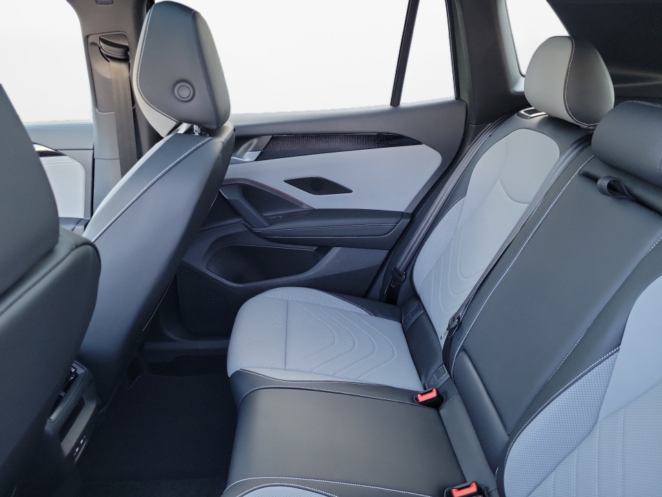 3VVHR7RM1TM061318 2026 Volkswagen Tiguan SE R-Line Black