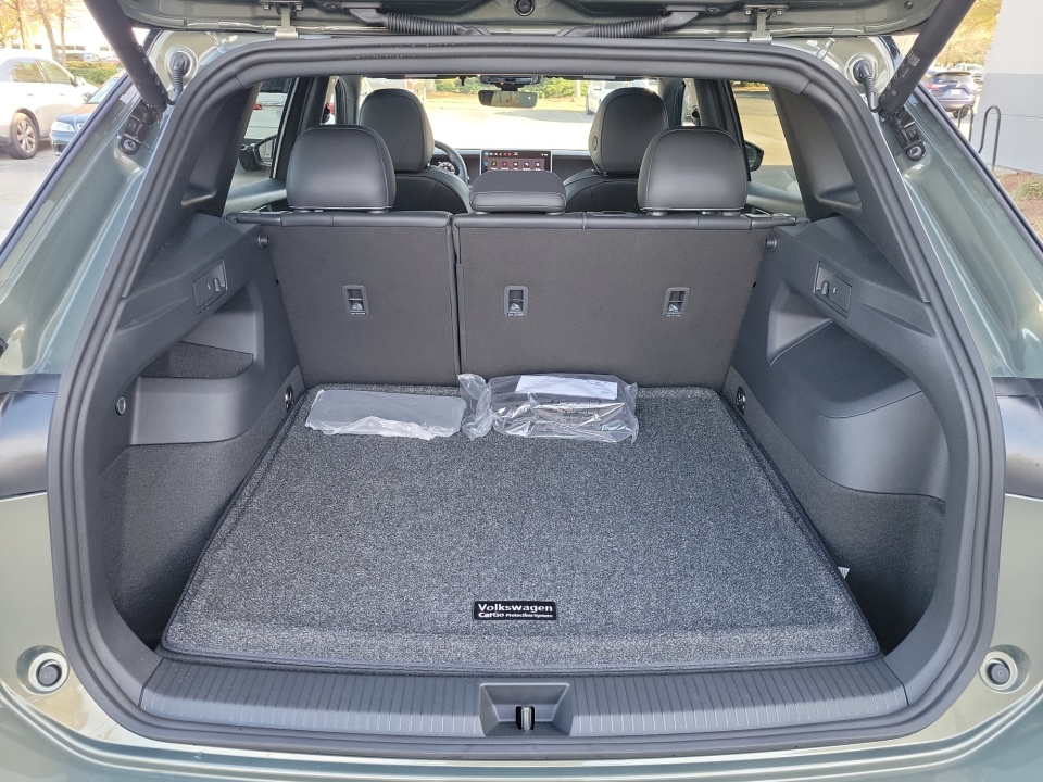 3VVHR7RM1TM061318 2026 Volkswagen Tiguan SE R-Line Black