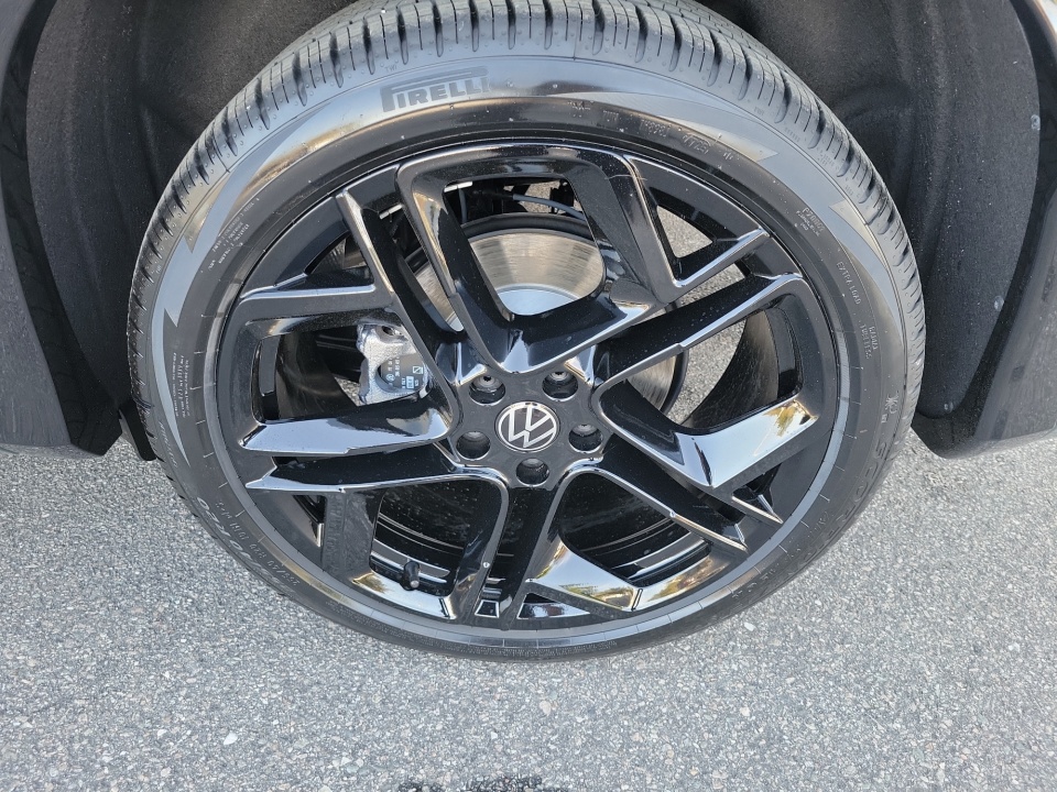 3VVHR7RM1TM061318 2026 Volkswagen Tiguan SE R-Line Black