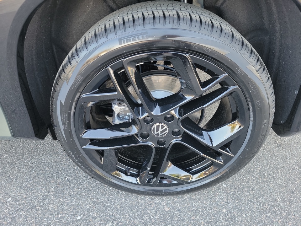 3VVHR7RM1TM061318 2026 Volkswagen Tiguan SE R-Line Black