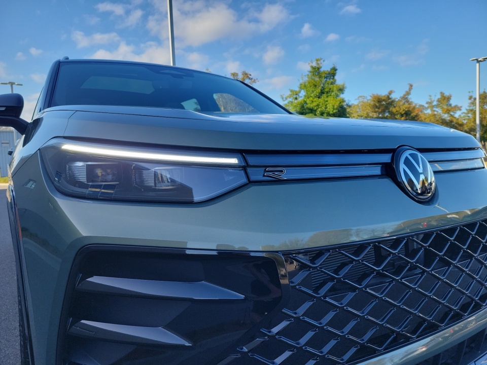 3VVHR7RM1TM061318 2026 Volkswagen Tiguan SE R-Line Black